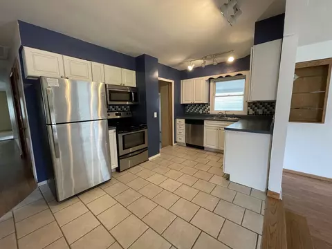 902 47th St, Moline, IL 61265 photo 4