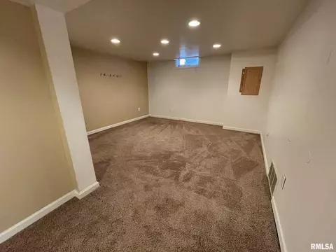 902 47th St, Moline, IL 61265 photo 18