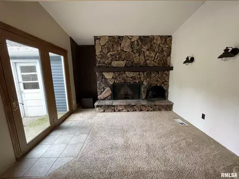 902 47th St, Moline, IL 61265 photo 16