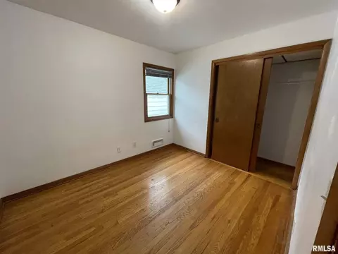 902 47th St, Moline, IL 61265 photo 12