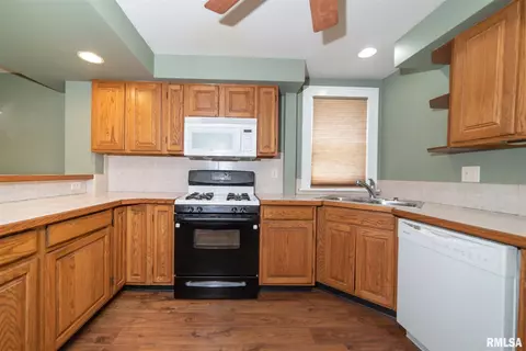 1808 9th St, Moline, IL 61265 photo 8