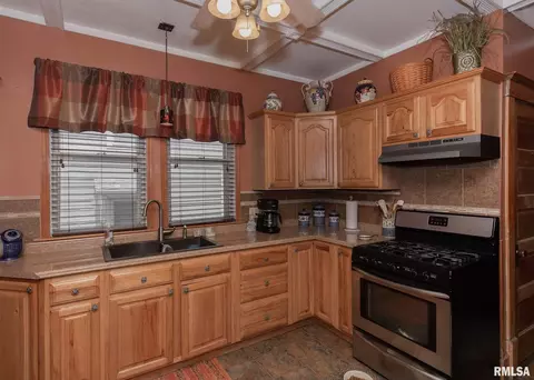 1827 3rd St, Moline, IL 61265 photo 9