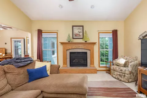 12 Jacob Dr, Park View, IA 52748 photo 5