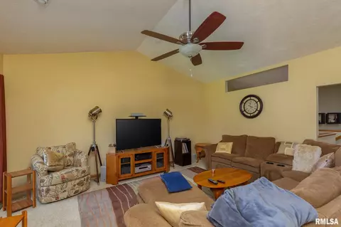 12 Jacob Dr, Park View, IA 52748 photo 8