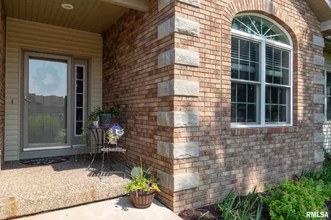12 Jacob Dr, Park View, IA 52748 photo 3