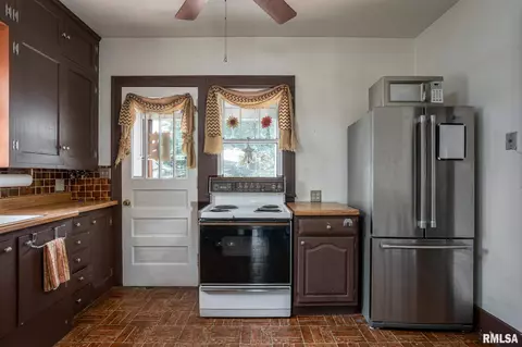 2112 12th St, Moline, IL 61265 photo 11