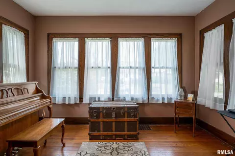 2112 12th St, Moline, IL 61265 photo 8