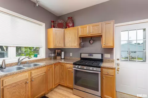 1515 19th Ave, Moline, IL 61265 photo 6
