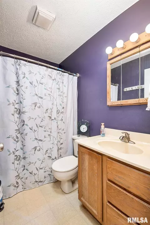 7 Apache Ct, Eldridge, IA 52748 photo 8