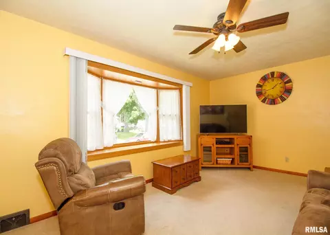3224 18th Ave, Moline, IL 61265 photo 4