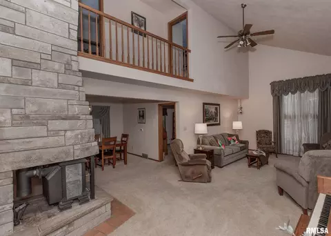 3417 52nd St, Moline, IL 61265 photo 6