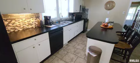 205 W Smith St, Herrin, IL 62948 photo 4
