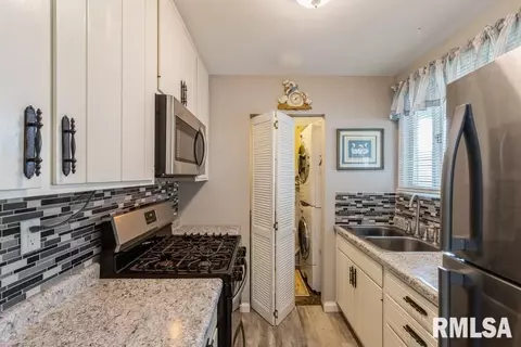 1017 40th St, Moline, IL 61265 photo 8