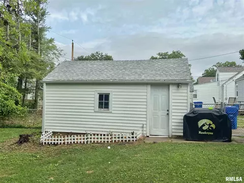 2427 31st St, Moline, IL 61265 photo 19