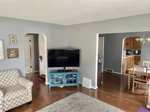 2427 31st St, Moline, IL 61265 photo 3