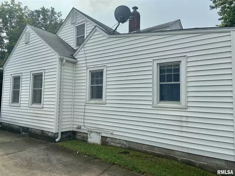 2427 31st St, Moline, IL 61265 photo 17