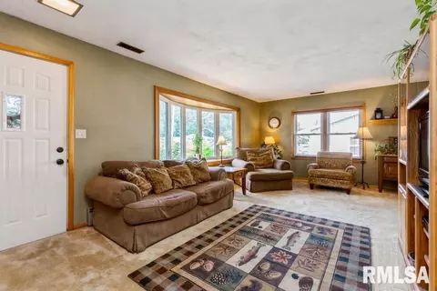 5330 28th Ave, Moline, IL 61265 photo 2
