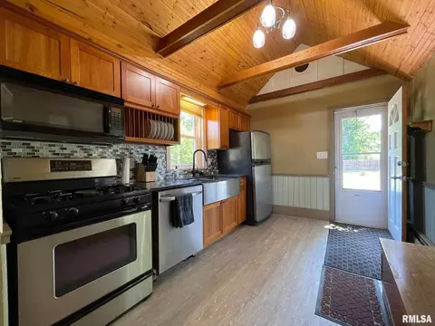 2124 7th St, Moline, IL 61265 photo 9