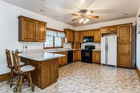 15380 240th St, Eldridge, IA 52748 photo 5