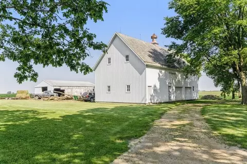 15380 240th St, Eldridge, IA 52748 photo 13