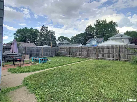 1184 24th St, Moline, IL 61265 photo 3