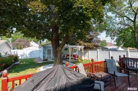 2337 30th St, Moline, IL 61265 photo 8