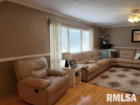 1827 37th St, Moline, IL 61265 photo 8
