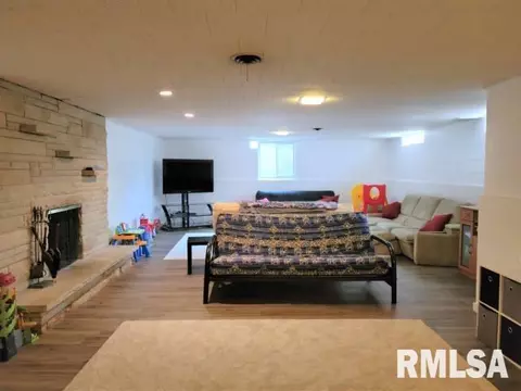 1827 37th St, Moline, IL 61265 photo 27