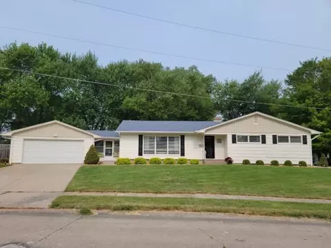 1827 37th St, Moline, IL 61265 photo 1