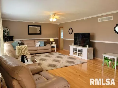 1827 37th St, Moline, IL 61265 photo 4