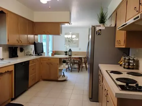 1827 37th St, Moline, IL 61265 photo 17