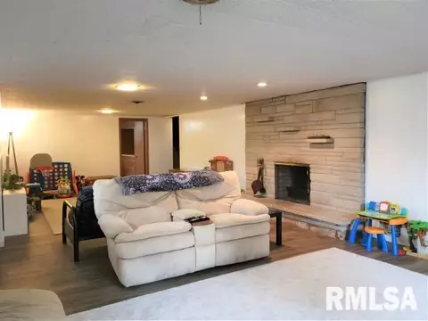 1827 37th St, Moline, IL 61265 photo 30