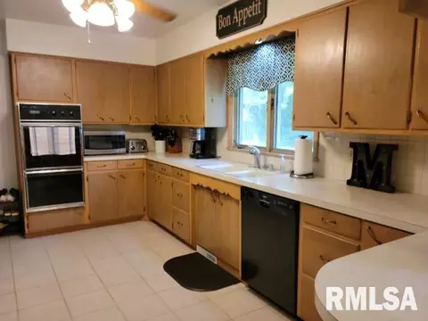 1827 37th St, Moline, IL 61265 photo 15