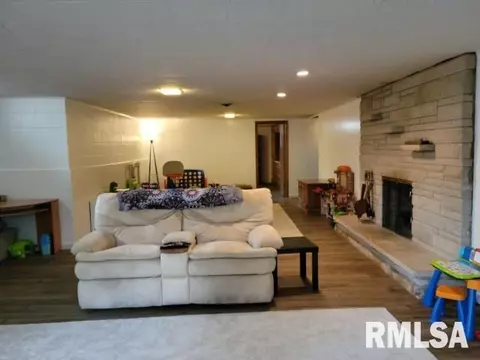 1827 37th St, Moline, IL 61265 photo 31