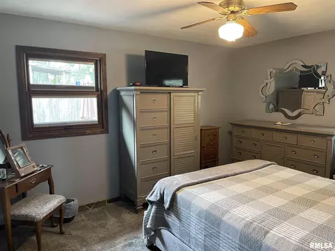 527 14th St, Silvis, IL 61282 photo 5