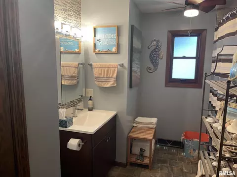 527 14th St, Silvis, IL 61282 photo 8