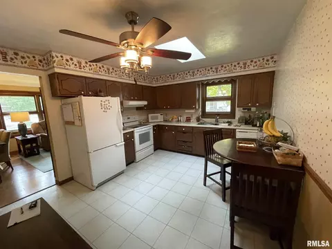 527 14th St, Silvis, IL 61282 photo 4