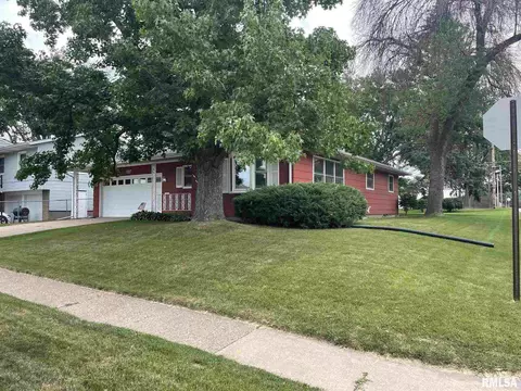 527 14th St, Silvis, IL 61282 photo 9