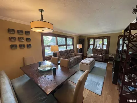 527 14th St, Silvis, IL 61282 photo 2