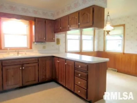 509 16th St, Silvis, IL 61282 photo 7