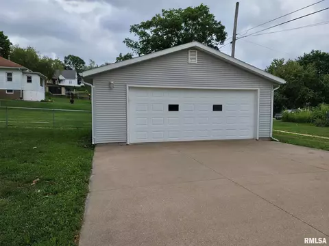 803 5th St, Fulton, IL 61252 photo 17