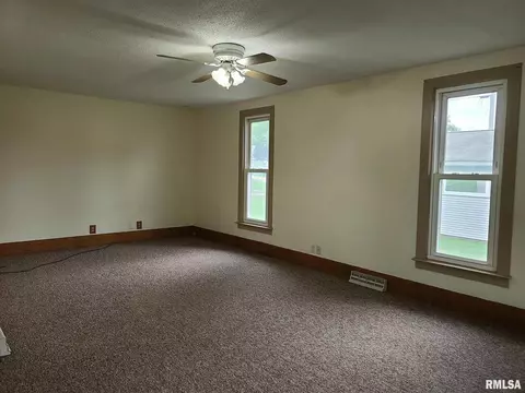 803 5th St, Fulton, IL 61252 photo 4