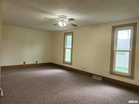 803 5th St, Fulton, IL 61252 photo 3