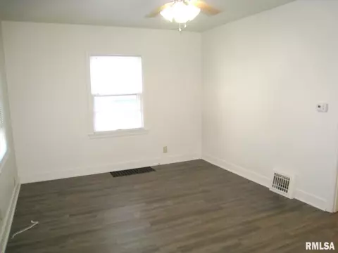 1122 26th St, Moline, IL 61265 photo 3