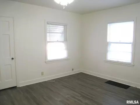 1122 26th St, Moline, IL 61265 photo 4