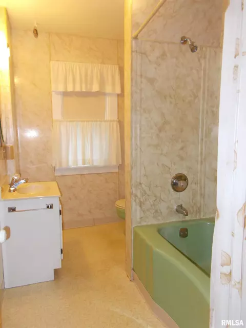 719 3rd St, Moline, IL 61265 photo 36