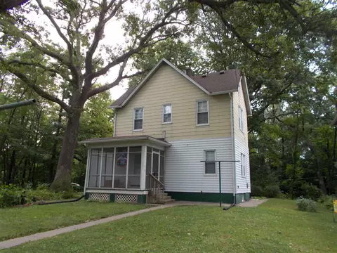 719 3rd St, Moline, IL 61265 photo 1