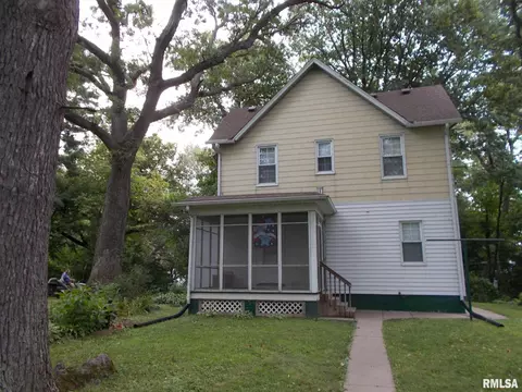 719 3rd St, Moline, IL 61265 photo 2