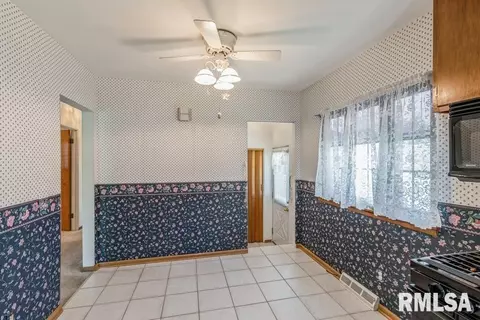 306 17th Ave, Moline, IL 61265 photo 8