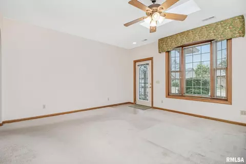 955 Arbor Dr, Moline, IL 61265 photo 3